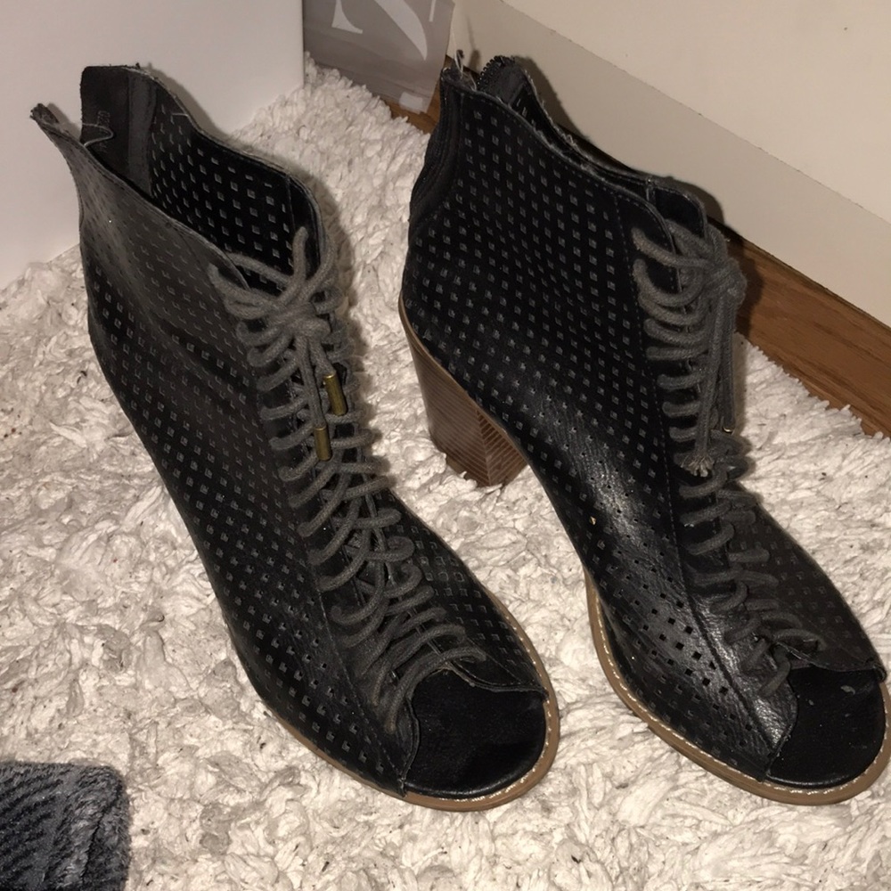 Black booties - Picture 1 of 9
